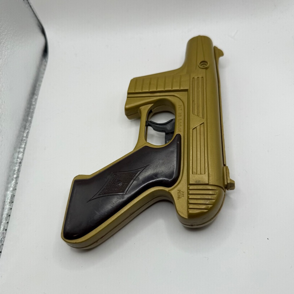 Vintage Gold Plastic Toy Ray Gun Space Pistol Made in USA Pat 3515114 flaw - Picture 6 of 7